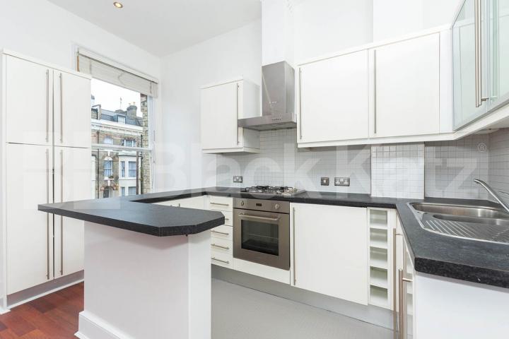 Contemporary one bedroom flat set on the first floor of a period conversion Marlborough Road, Upper Holloway